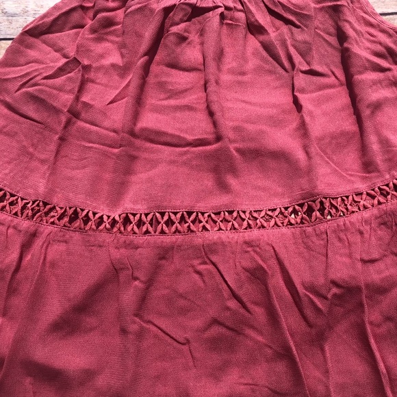 relaxed fit tank, keyhole back & crochet trims - Picture 3 of 6